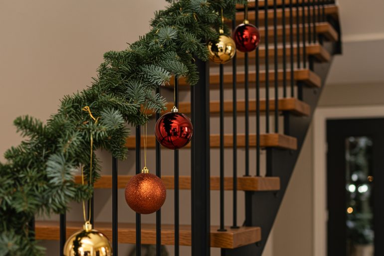 Modern,Stairs,Railing,,Soft,Daylight,,Minimal,Christmas,Decoration